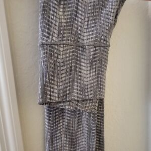 Lululemon Athletica Textured Gray Long Sleeve Top